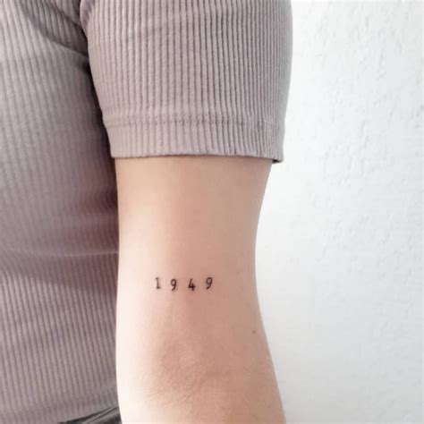 tatuajes de fechas de nacimiento diseños|tatuajes de edad de nacimiento.